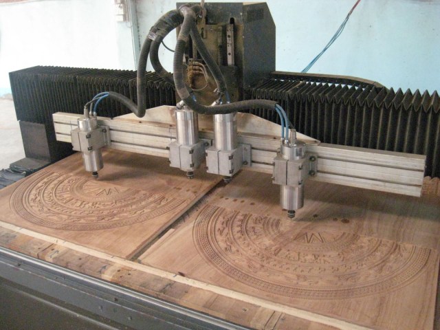Điêu khắc gỗ bằng máy CNC